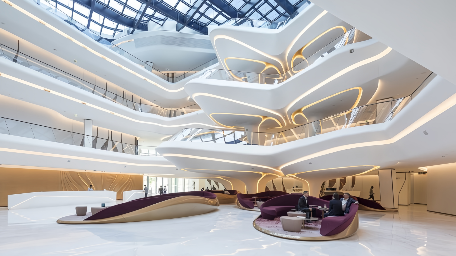 Zaha Hadid Architects fluid metal benches at ME Dubai Bancs en métal fluide de Zaha Hadid Architects au ME Dubaï