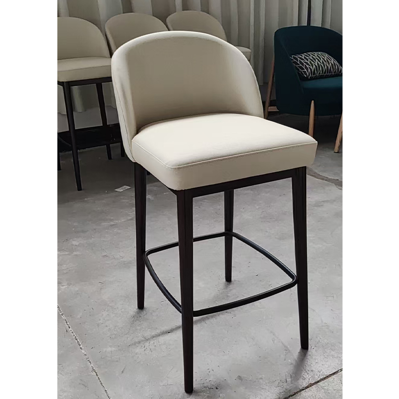 Tabouret de bar incurvé et rembourré de style Holiday Inn avec structure en métal