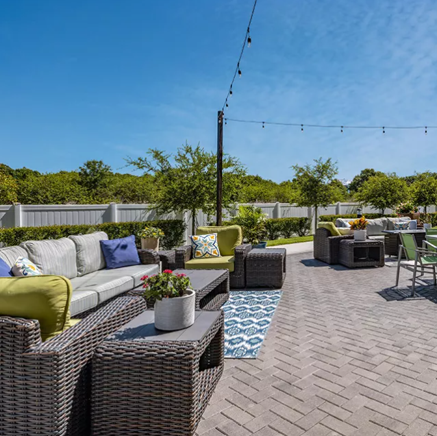 5 ensembles de meubles d'extérieur modernes pour un patio élégant