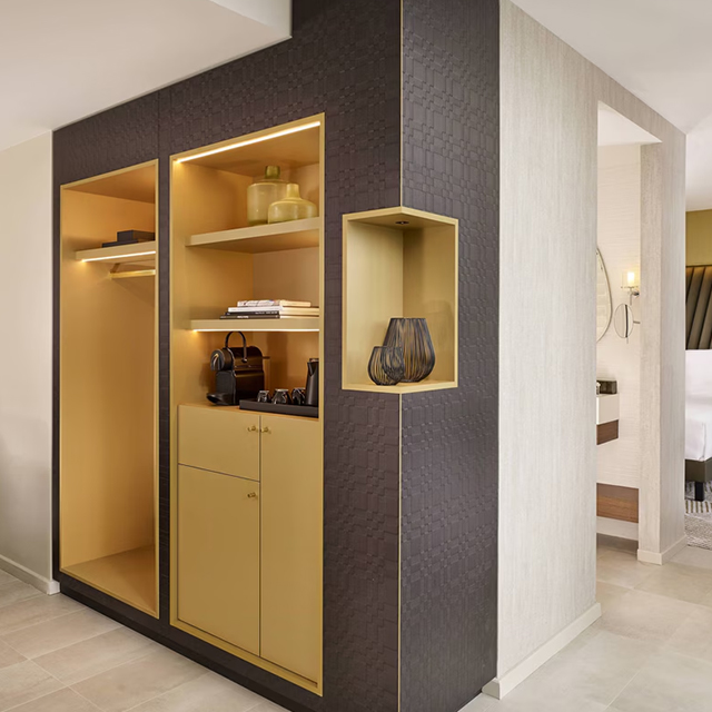 Armoire d'hôtel personnalisée avec éclairage LED pour chambres d'hôtes