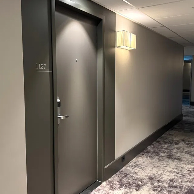 Porte de chambre d'hôtel en bois insonorisée pour les suites de chambres d'hôtes