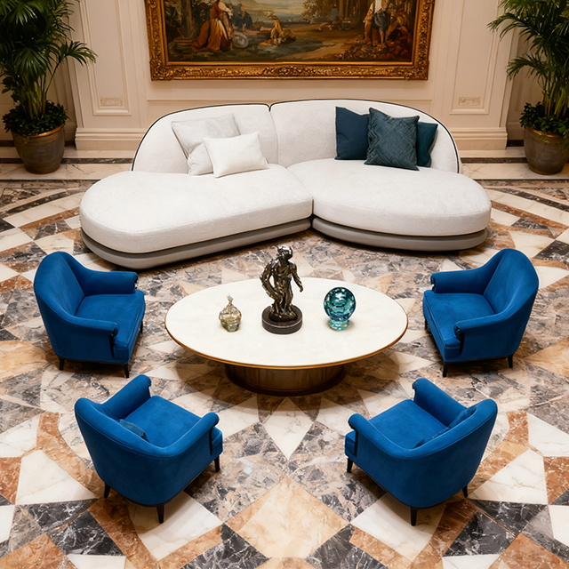 Ensemble de canapé et table basse incurvés dans le hall de l'hôtel