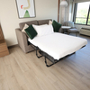 Très grand lit plateforme de style Holiday Inn avec tête de lit rembourrée