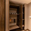 Système de garde-robe d'hôtel en placage de bois intégré