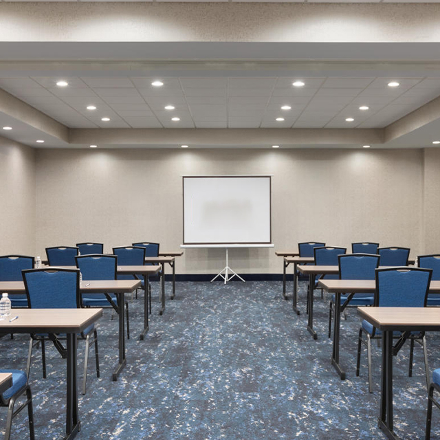 Mobilier de conférence fonctionnel et robuste à auvent
