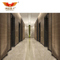Panneau mural personnalisé à grains de bois MDF pour hôtel