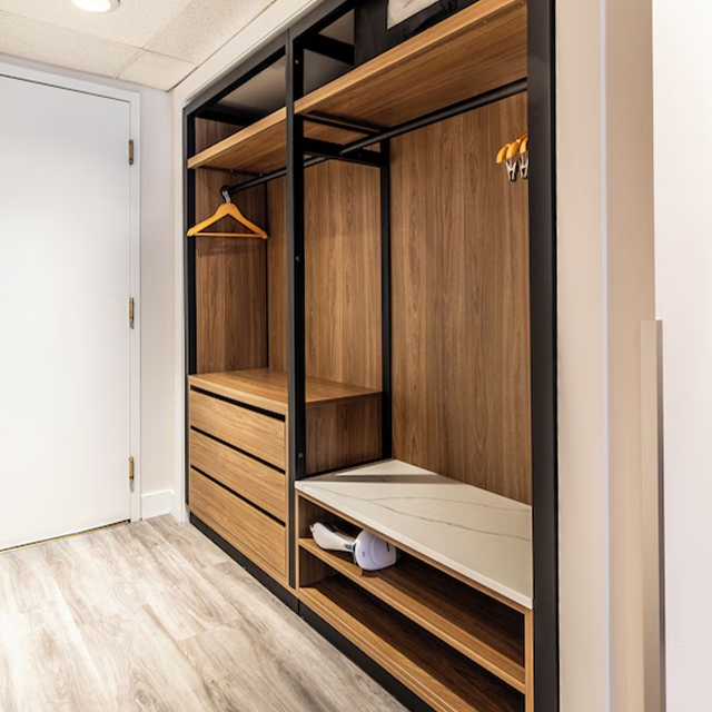 Armoire d'hôtel personnalisée avec éclairage LED pour chambres d'hôtes