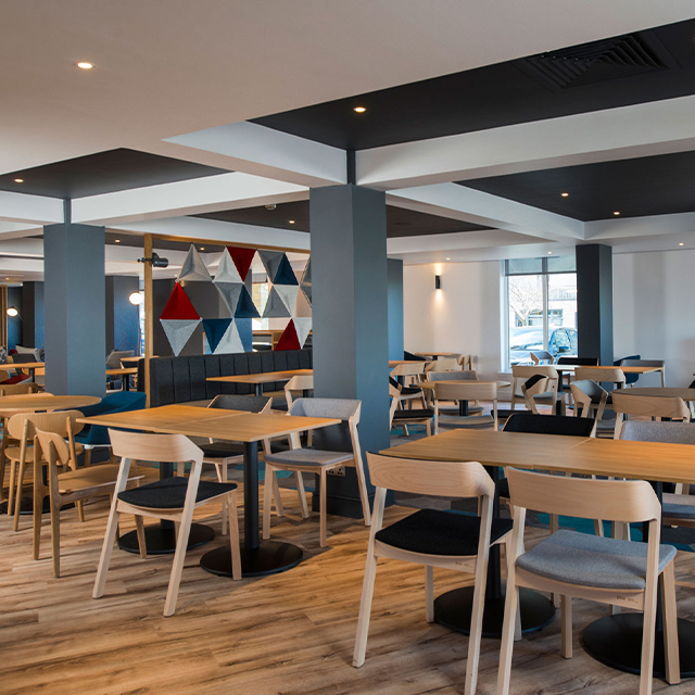 Tables et chaises de salle à manger pour restaurant d'hôtel de style Conrad