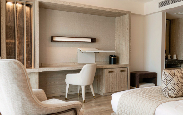 Chambre modulaire : t&ecirc;te de lit LED, bureau escamotable et rangements