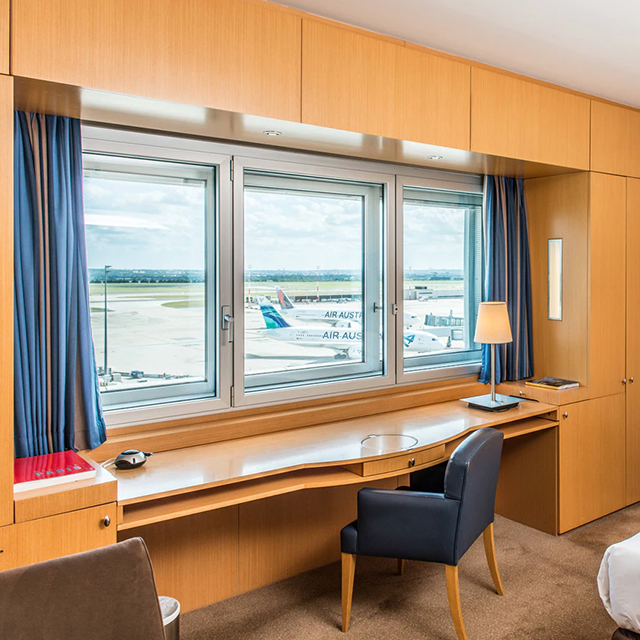Bureau d'écriture d'hôtel intégré pour chambre d'amis