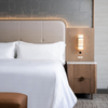 Table de chevet flottante de style Westin avec ports USB