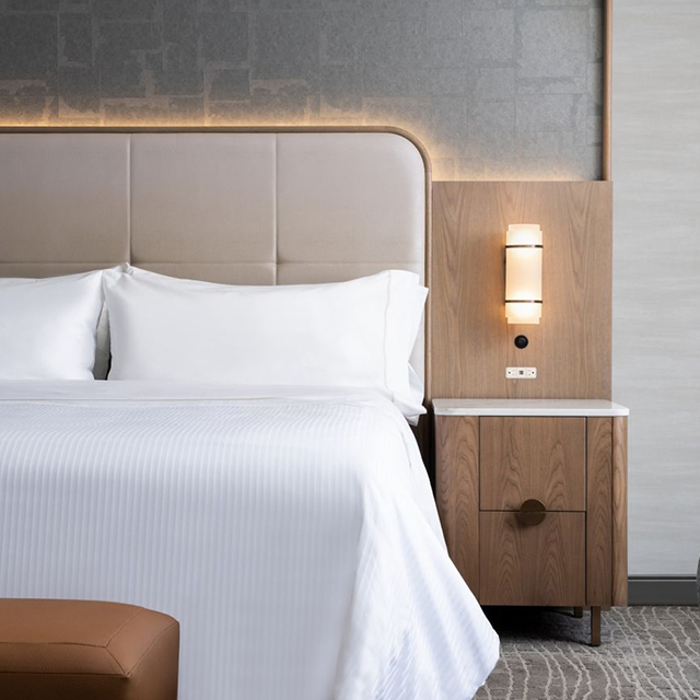 Table de chevet flottante de style Westin avec ports USB