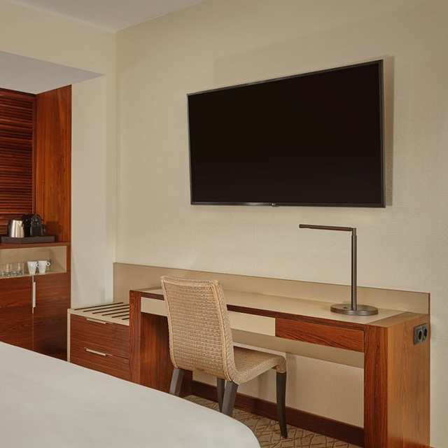 Bureau d'écriture d'hôtel intégré pour chambre d'amis
