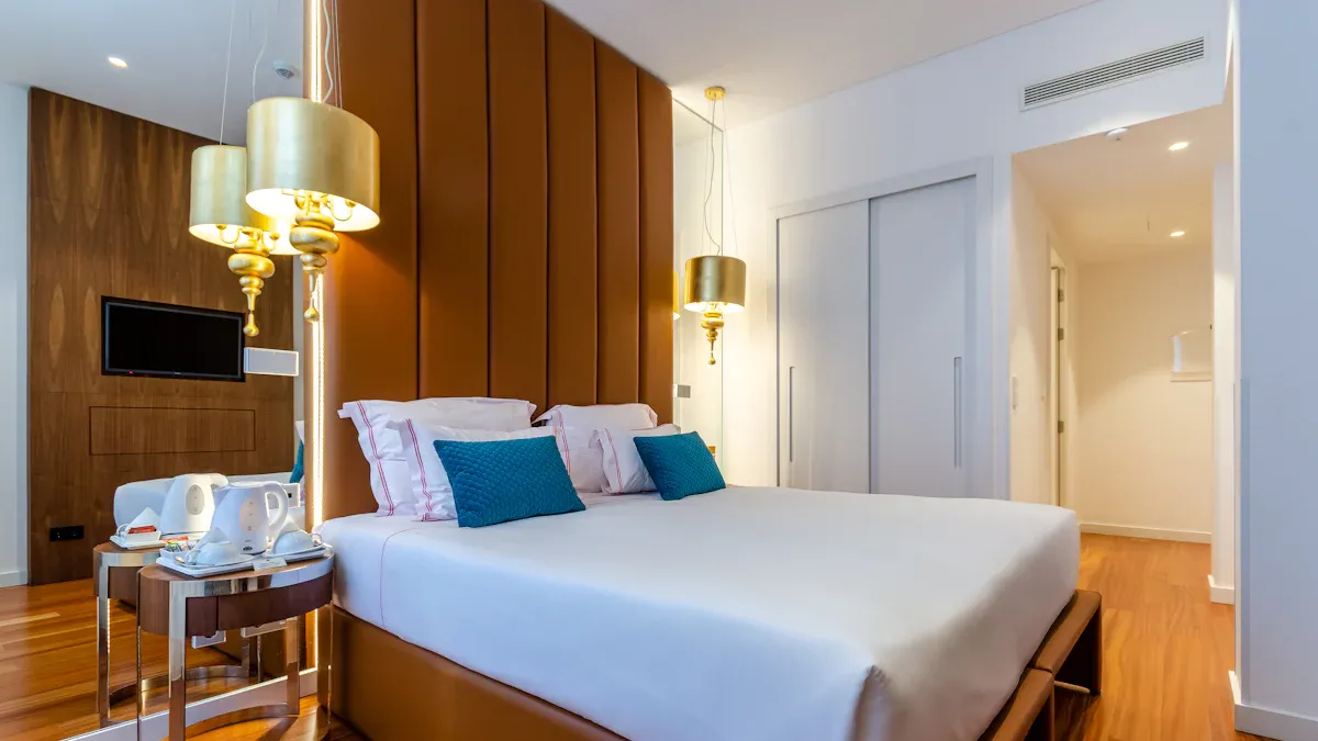Styles de décoration d’hôtel élégants avec armoires en placage de bois