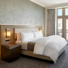 Table de chevet flottante de style Westin avec ports USB