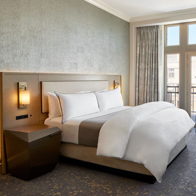Table de chevet flottante de style Westin avec ports USB