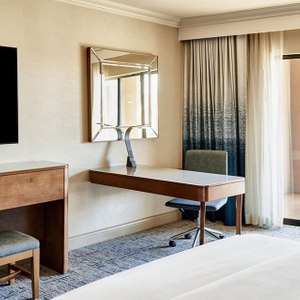 Bureau d'écriture d'hôtel intégré pour chambre d'amis