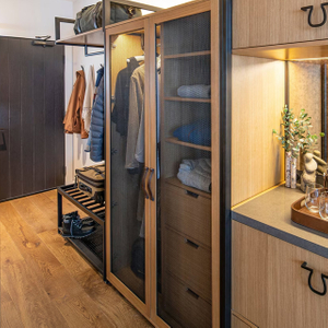 Armoire de suite d'hôtel en placage de bois
