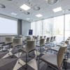 Mobilier de conférence fonctionnel et robuste à auvent