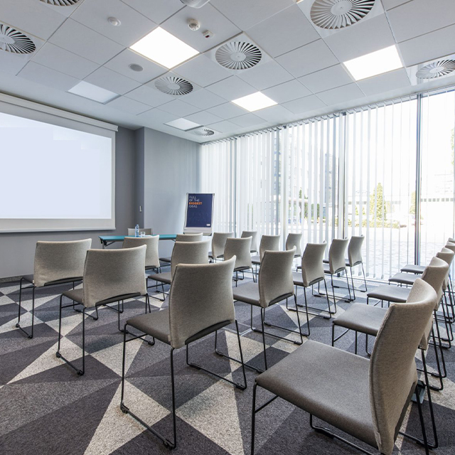 Mobilier de conférence fonctionnel et robuste à auvent