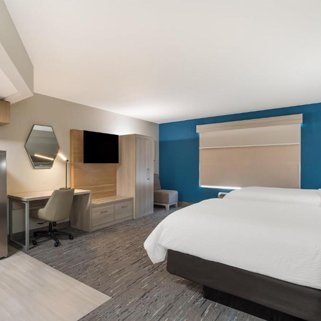 Très grand lit plateforme rembourré de style DoubleTree