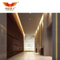 Panneau mural personnalisé à grains de bois MDF pour hôtel