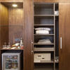 Armoire d'hôtel personnalisée avec éclairage LED pour chambres d'hôtes