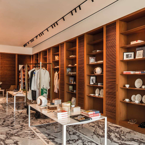 Armoire d'hôtel de style italien pour suites
