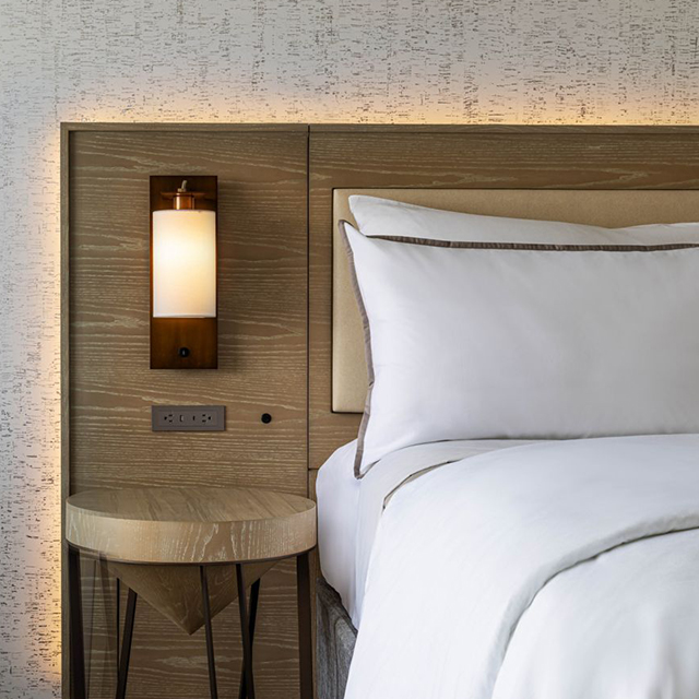 Table de chevet flottante de style Westin avec ports USB
