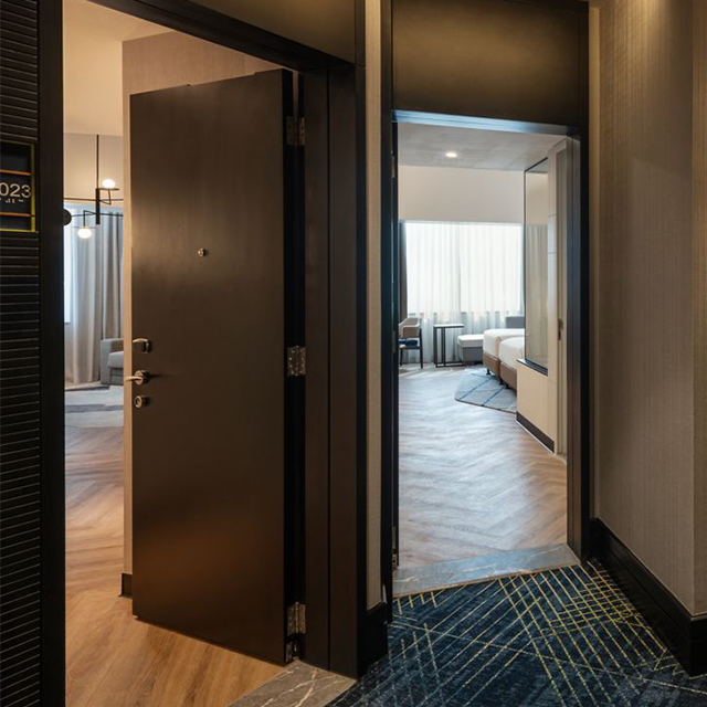 Porte de chambre d'hôtel 5 étoiles du groupe Rockwell