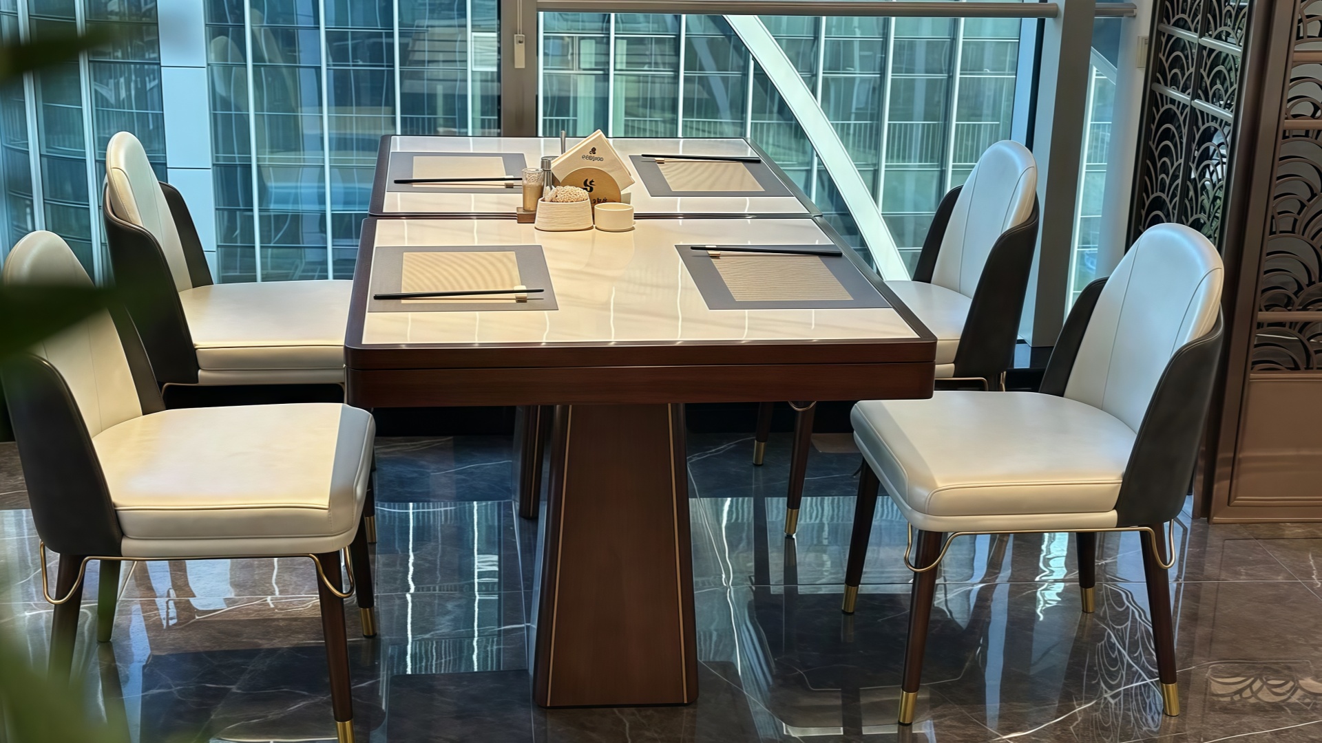 salle &agrave; manger toute la journ&eacute;e
