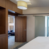 Meubles de chambre d'hôtel intégrés avec armoire et tête de lit