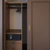 Armoire de suite d'hôtel en placage de bois