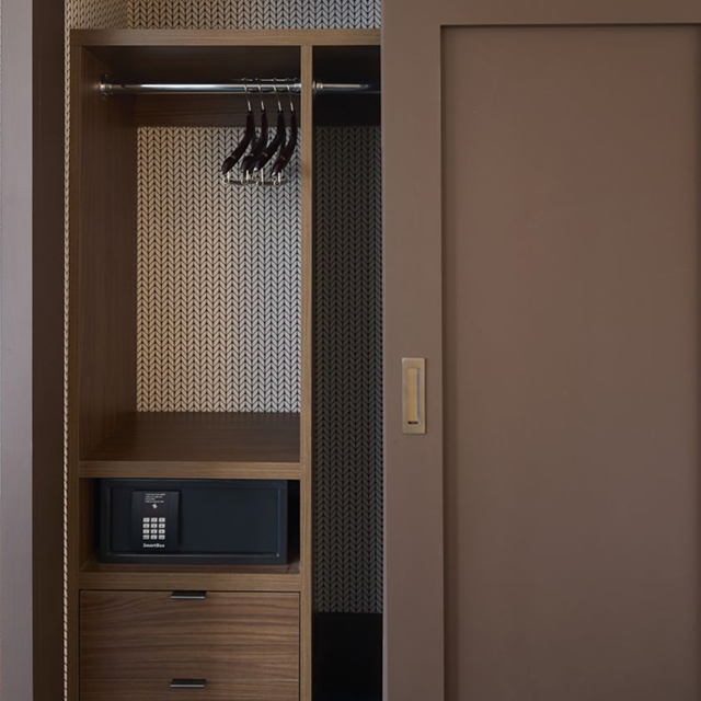 Armoire de suite d'hôtel en placage de bois