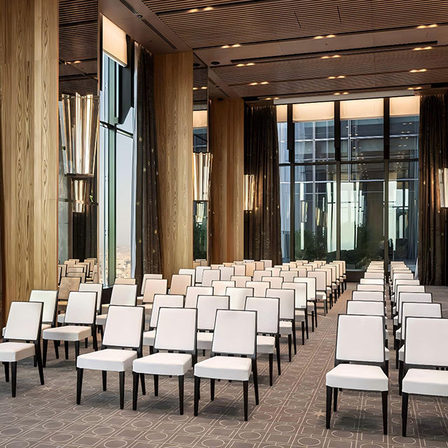 Ensemble table et chaises de conférence de style Bulgari