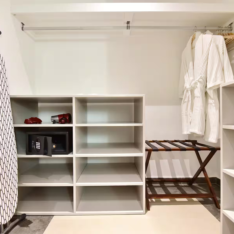 Armoire de chambre d'hôtel moderne avec grand rangement