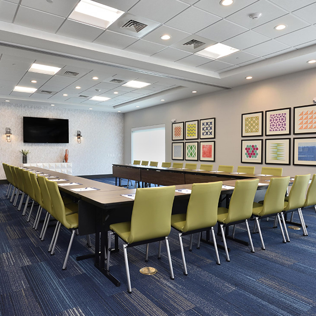 Mobilier de conférence fonctionnel et robuste à auvent