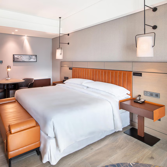 Table de chevet d'hôtel moderne avec chargement USB