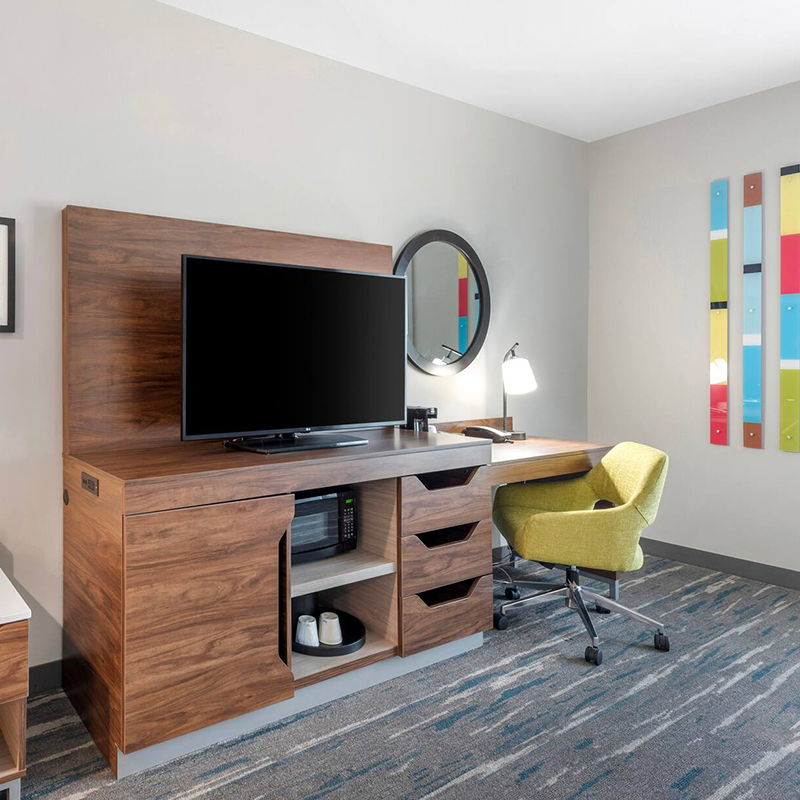 Meuble TV d'hôtel à étagère ouverte avec minibar